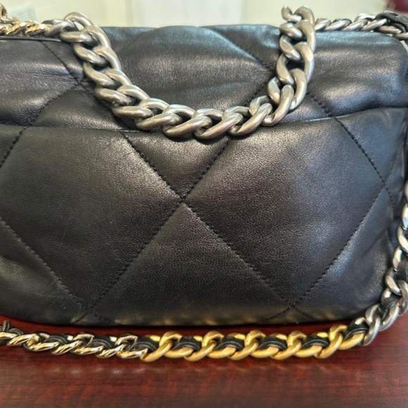 Pre Loved Chanel - Picture 4 of 6